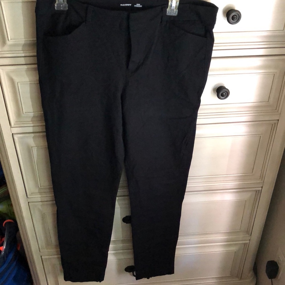 Old Navy Black pixie leggings